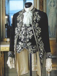 46 historier om kostymer ur Kungliga operans gömmor - 9789177364429