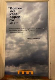 "Dörren ska vara öppen för alla!" : funktionshindrade kurdiska ungdomar och föräldrar om attityder, rättigheter och möjligheter i det svenska samhälle
